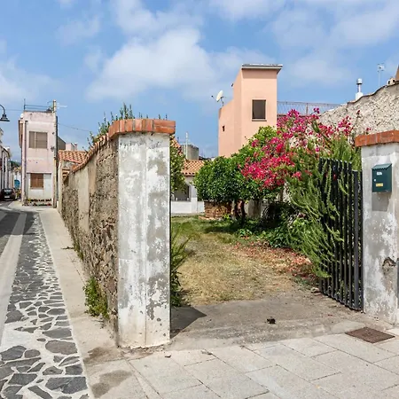 Guesthost - Sa Domo De Murera - Sardinian House * Muravera