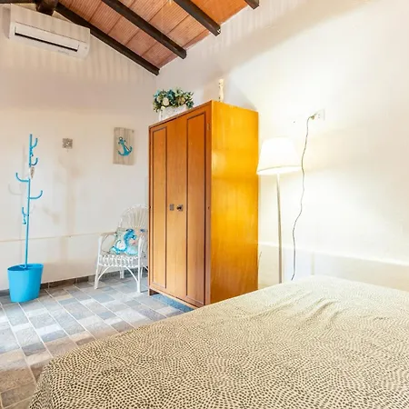 Guesthost - Sa Domo De Murera - Sardinian House