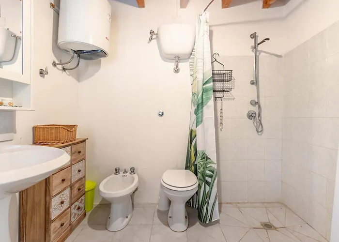 Guesthost - Sa Domo De Murera - Sardinian House Muravera
