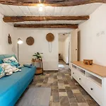 Guesthost - Sa Domo De Murera - Sardinian House