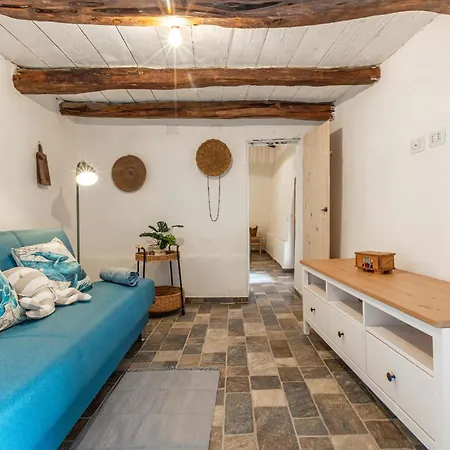 Guesthost - Sa Domo De Murera - Sardinian House