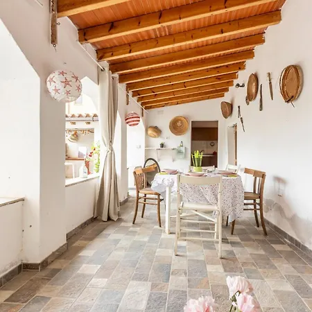 Guesthost - Sa Domo De Murera - Sardinian House Muravera